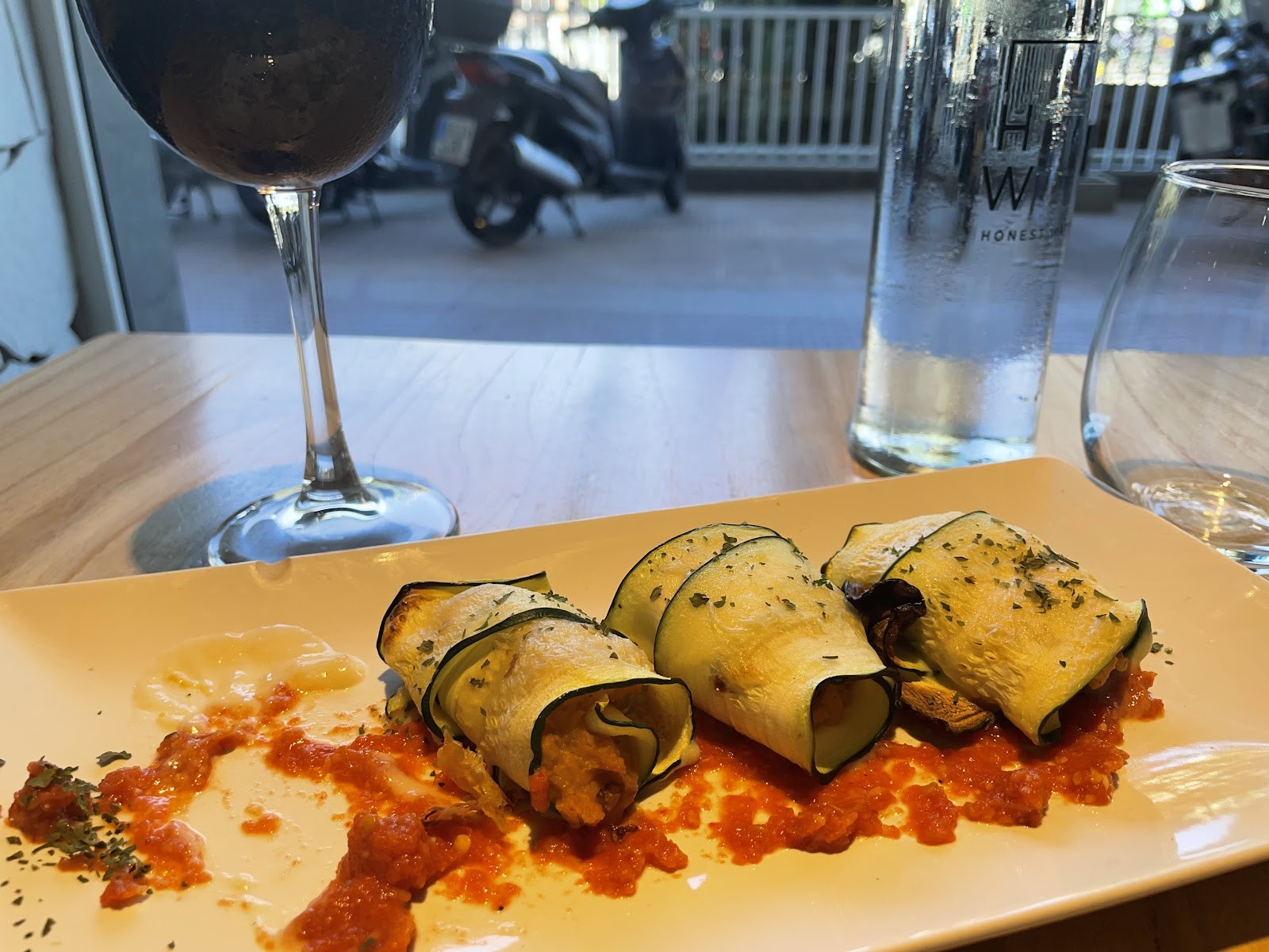 Alive: food & drinks