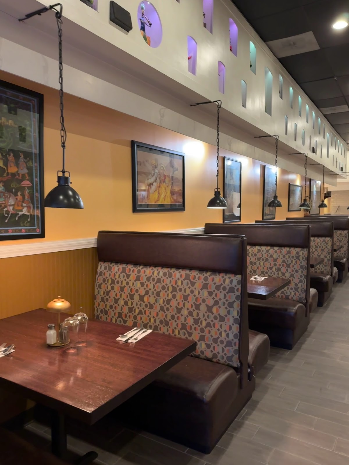 Maharaja Cuisine of India: the place