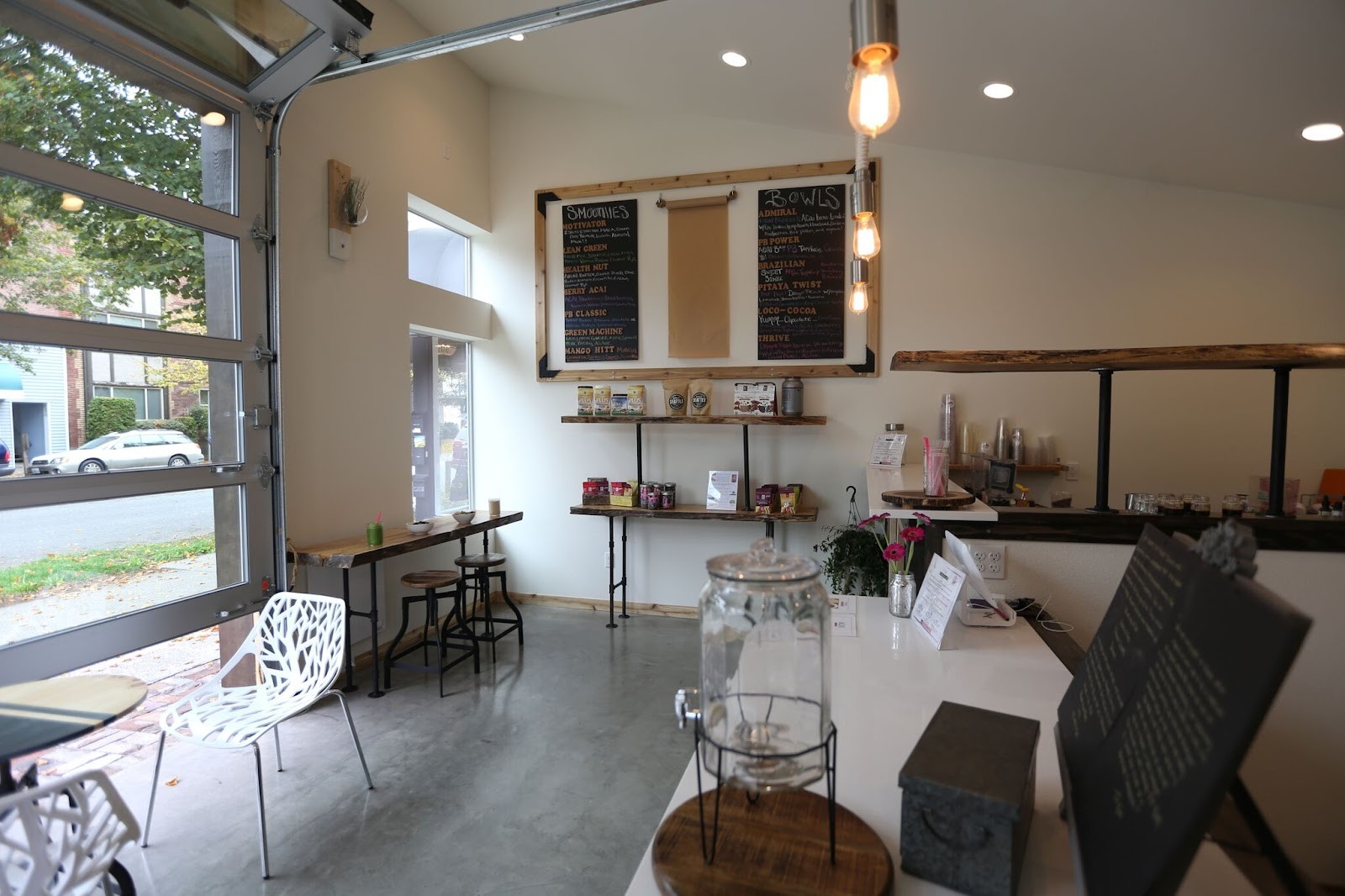 FIT BAR Superfood Cafe: the place