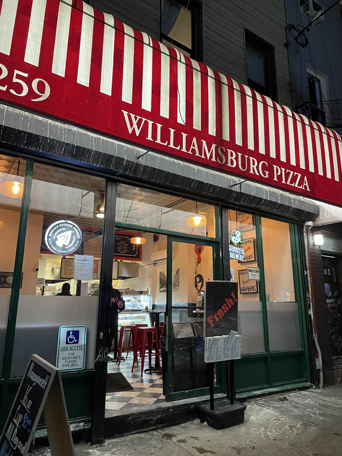 Williamsburg Pizza: the place