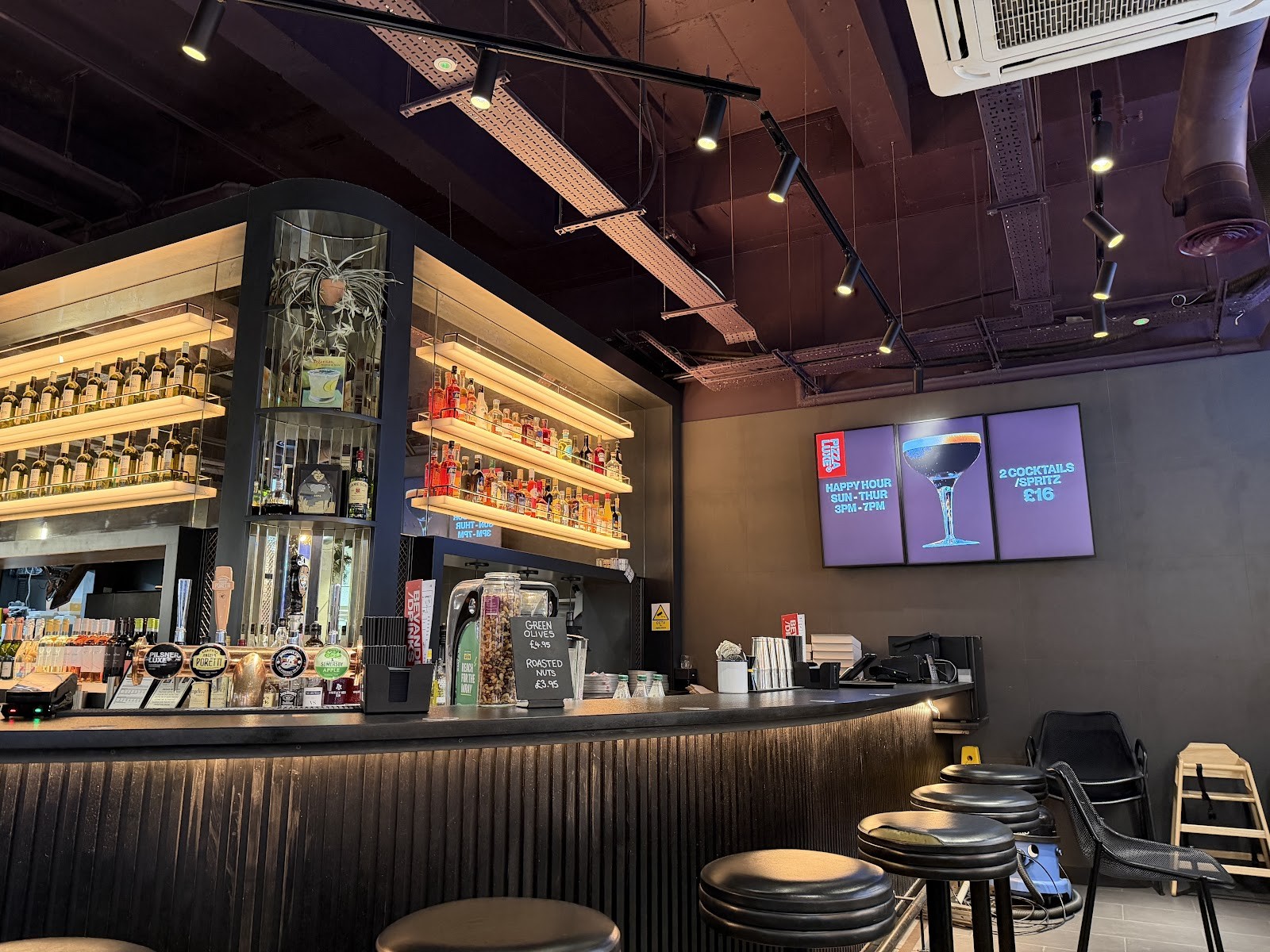 PizzaLuxe Pizza Restaurant Manchester Arndale: the place