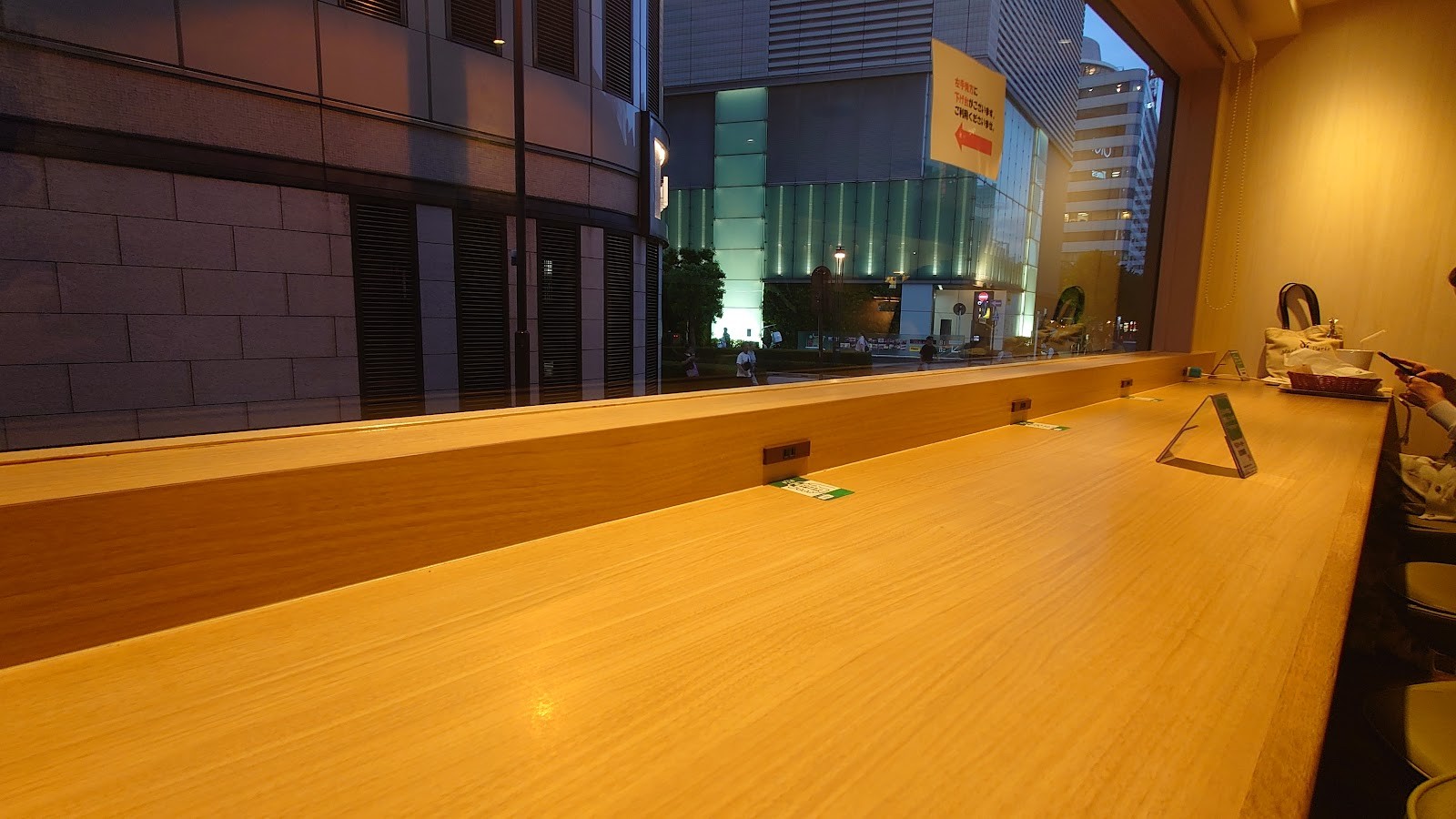Mos Cafe Nishi-Ginza: the place