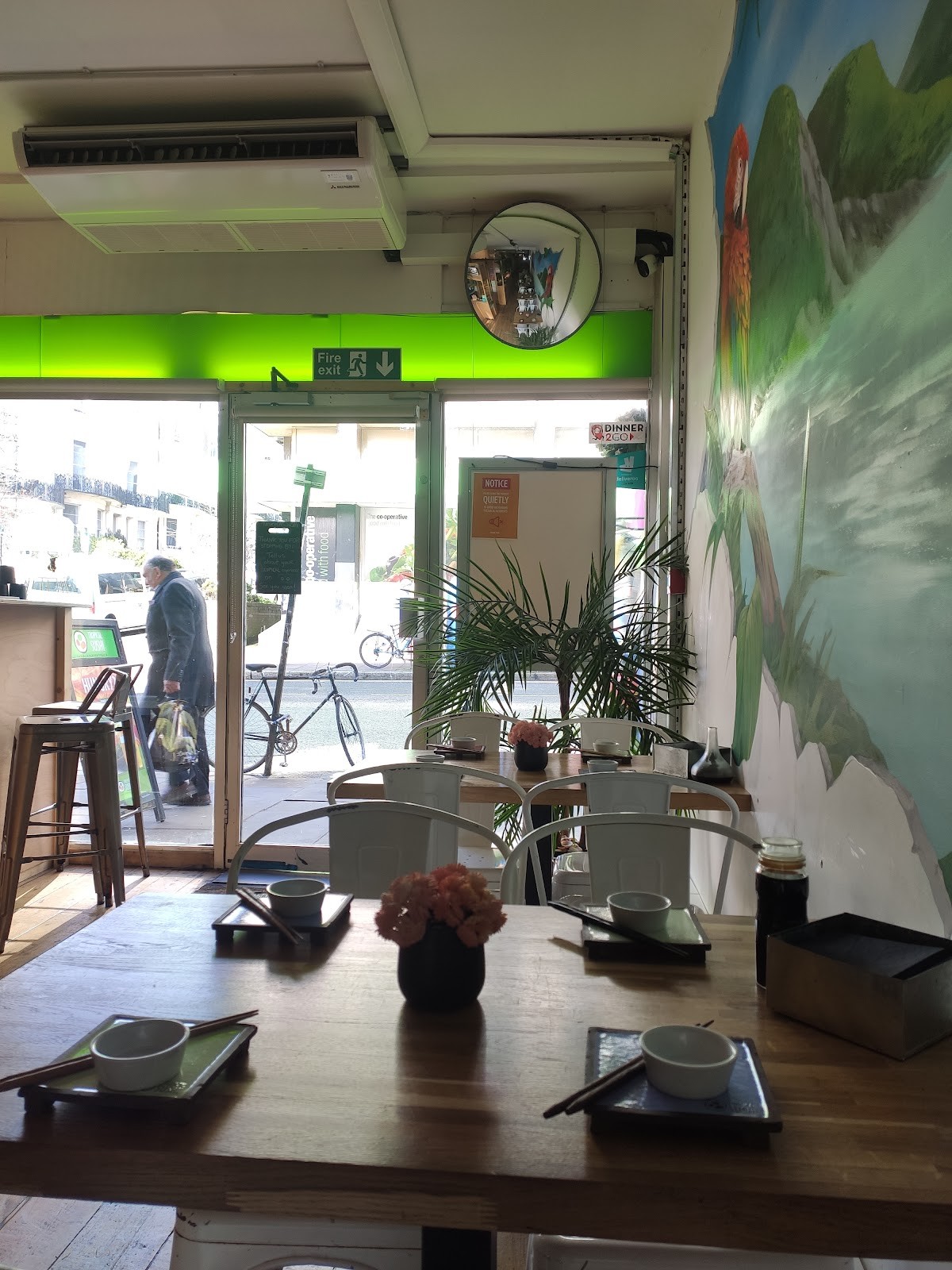 Mixto! By Tropical Sushi: the place