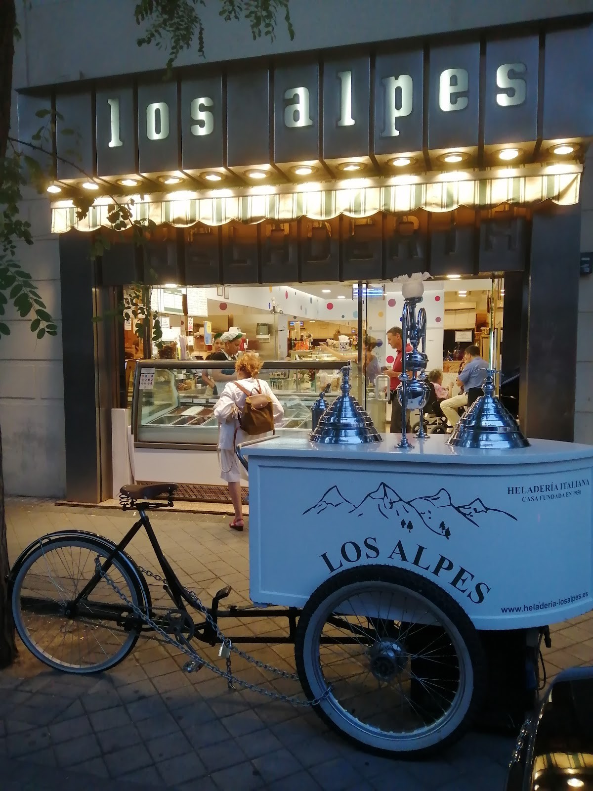 Heladería Los Alpes: the place