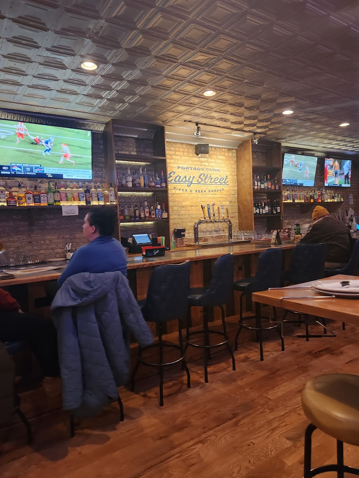 Easy Street Pizza & Beer Garden: the place
