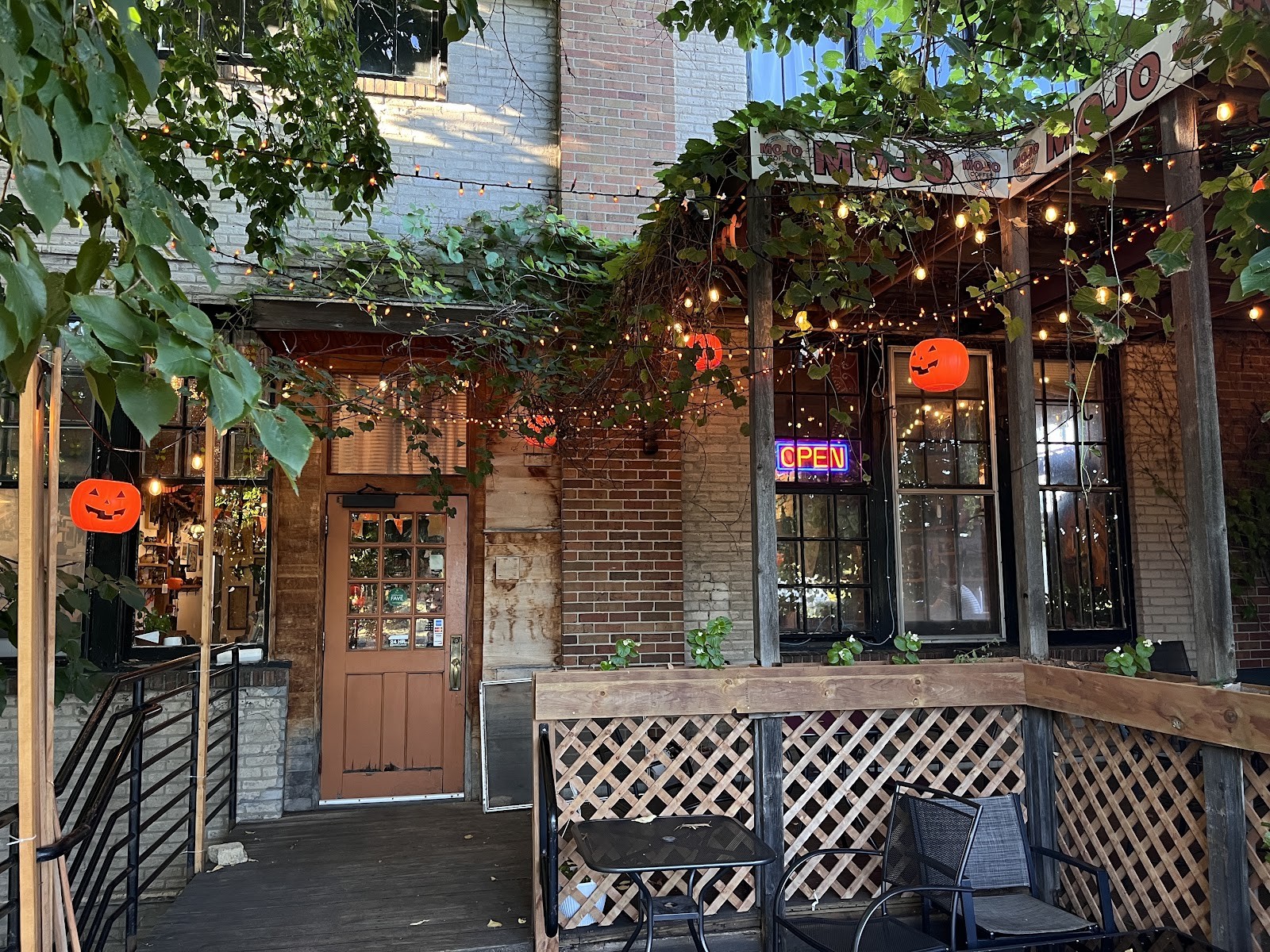 Mojo Coffee Gallery: the place