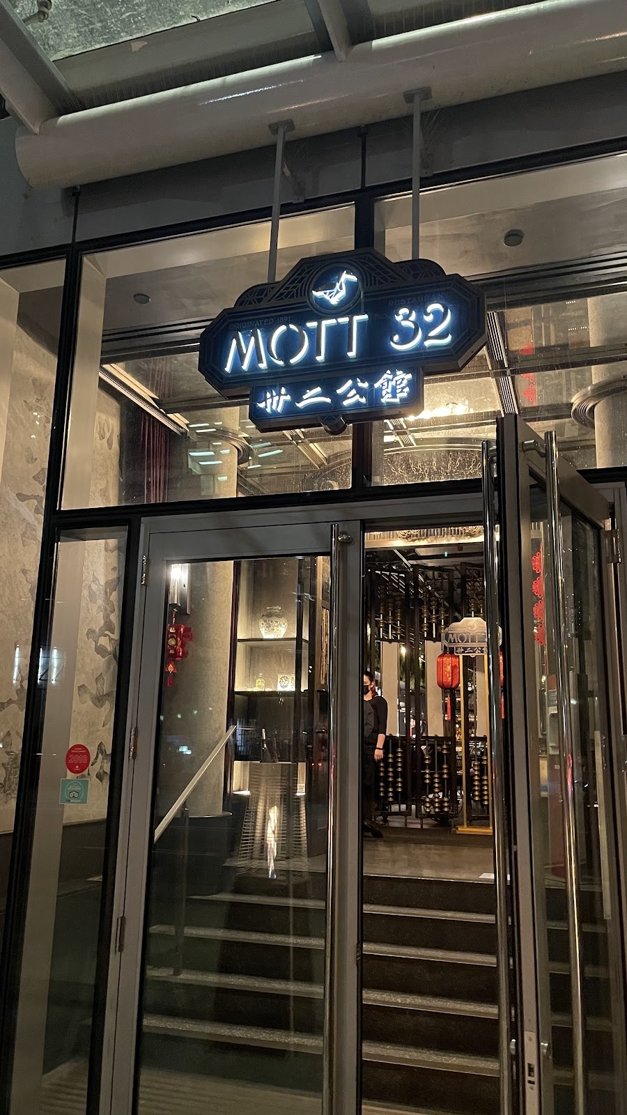 Mott 32 Vancouver: the place