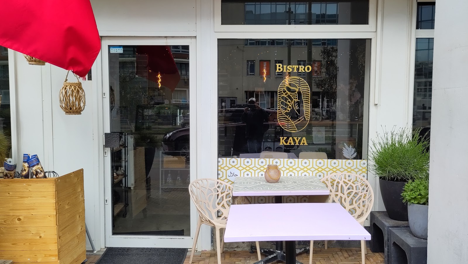 bistro kaya: the place