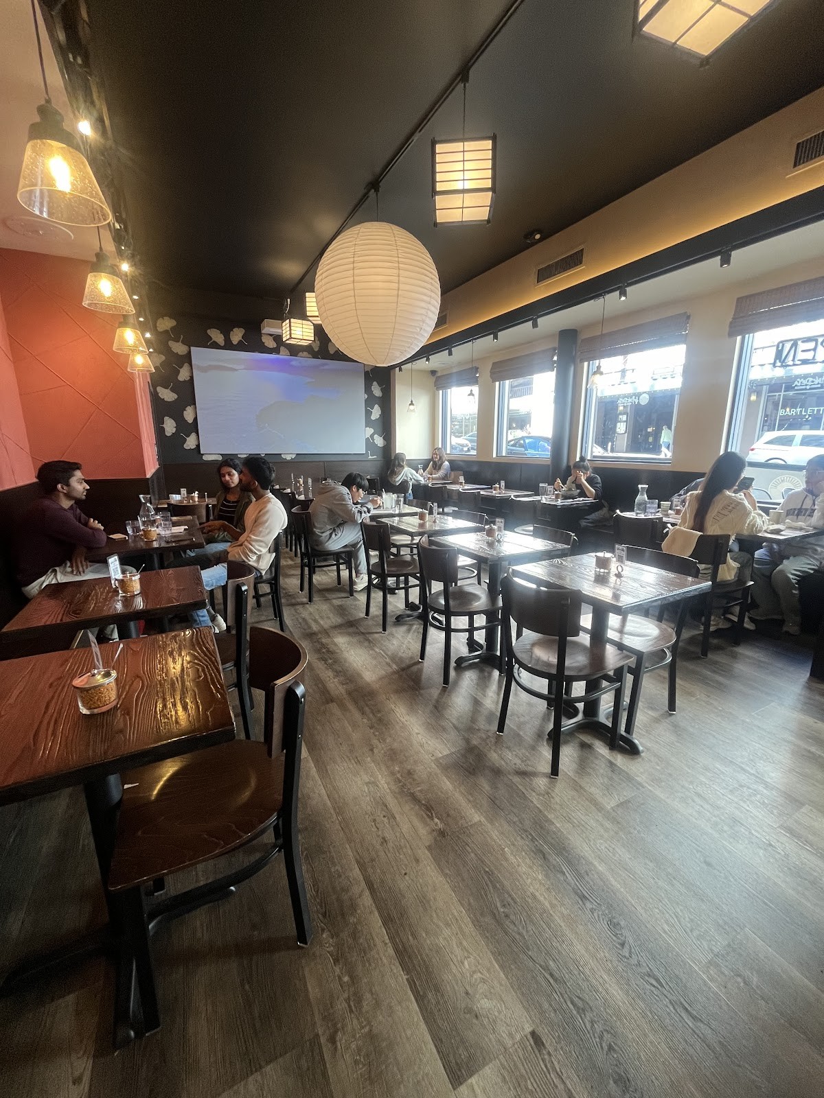 HINODEYA Ramen Union Square: the place