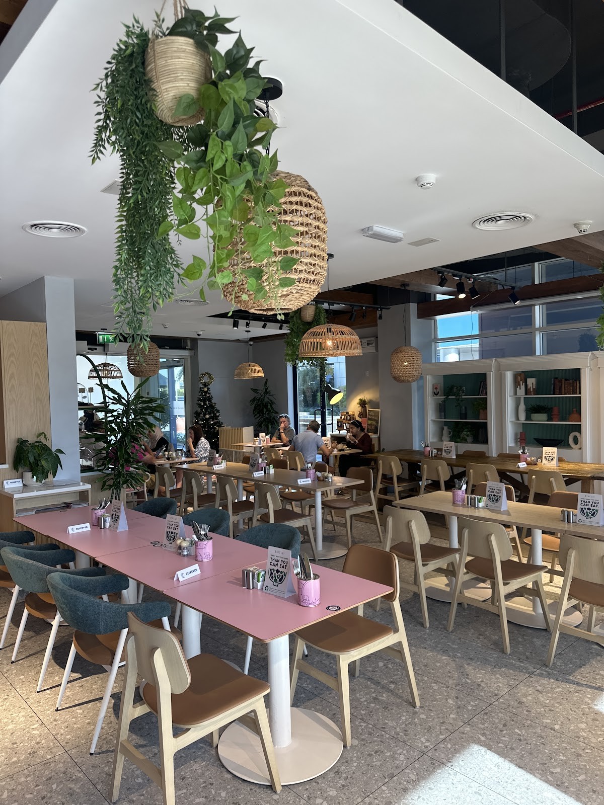Circle Cafe (Studio City): the place