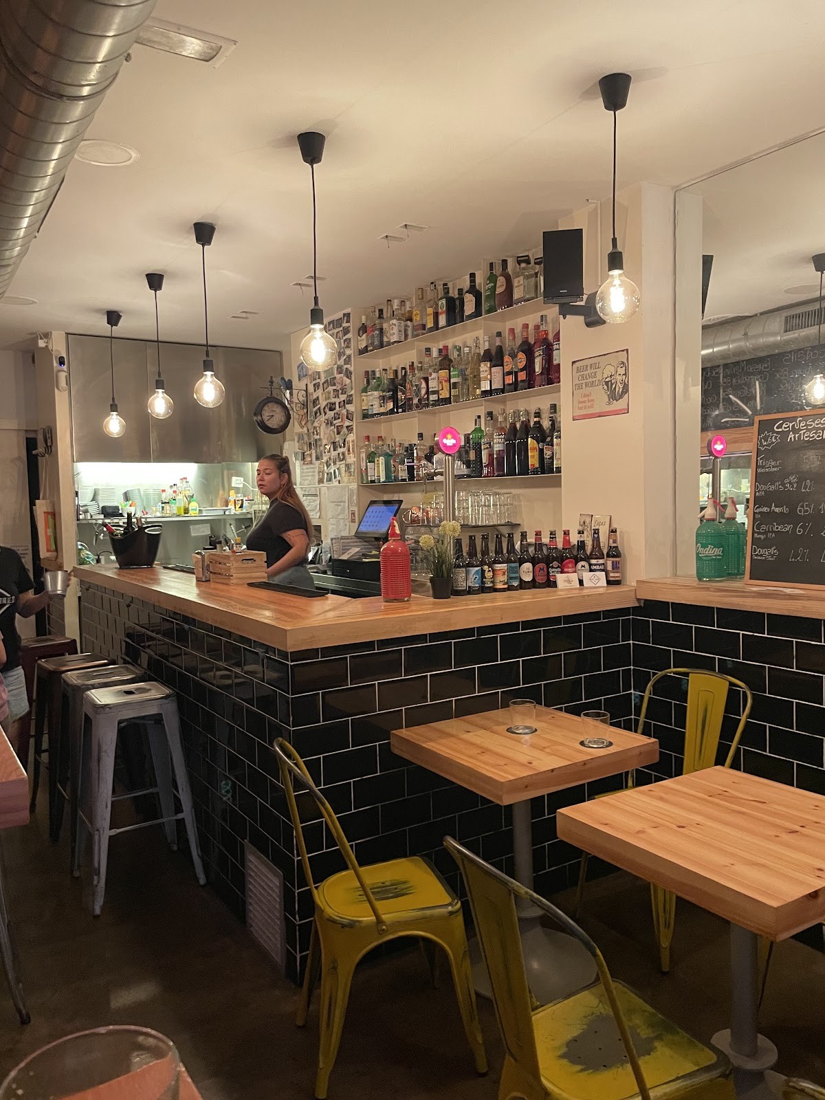 Entre Hores - Tapas, Vermut & Cocktails: the place