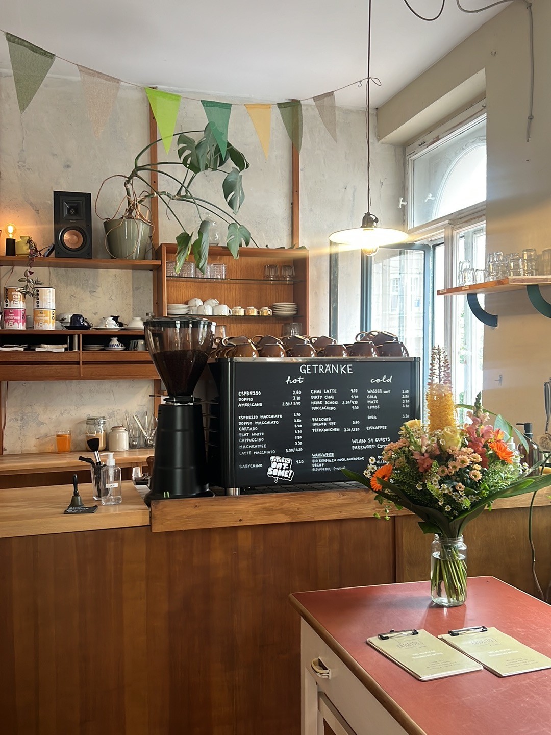 S1 Vinyl & Coffee: the place