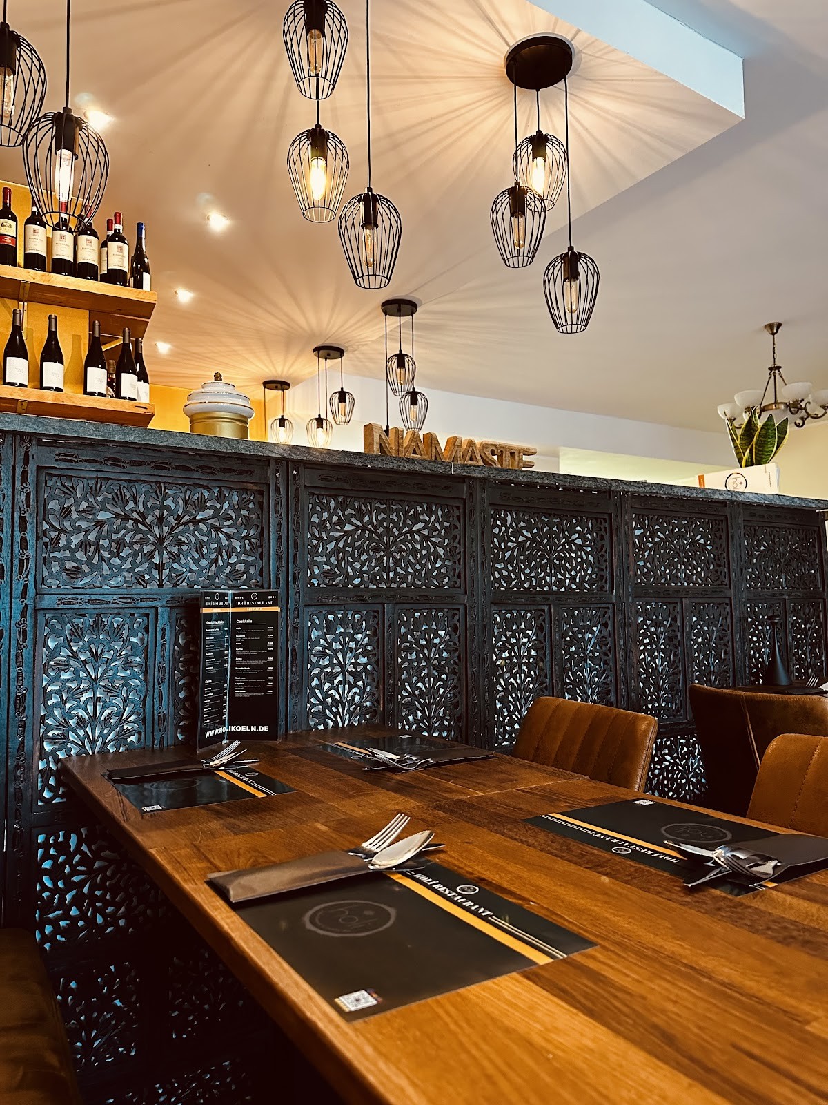 Holi - Indian Restaurant & Cocktail Bar: the place