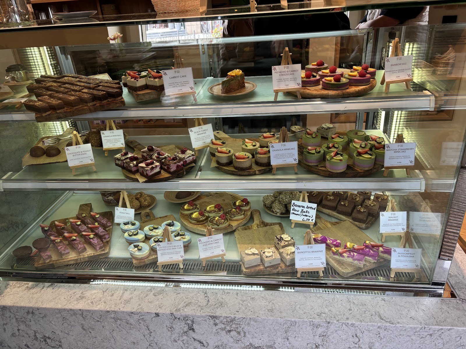 Plants & Cakes - Raw Cakery & Juice bar: the place