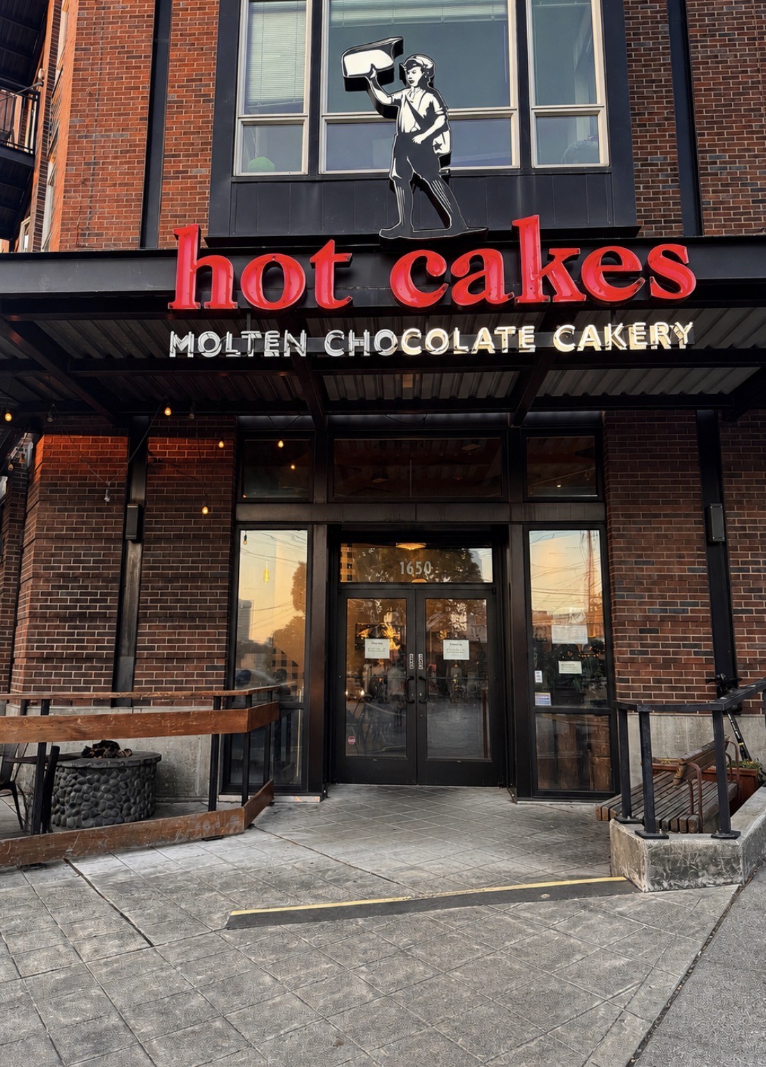 Hot Cakes Capitol Hill: the place