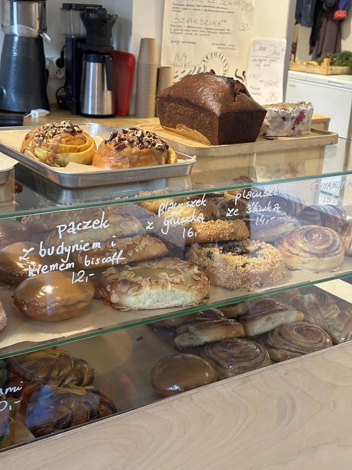 Damka cafe & bakery: food & drinks