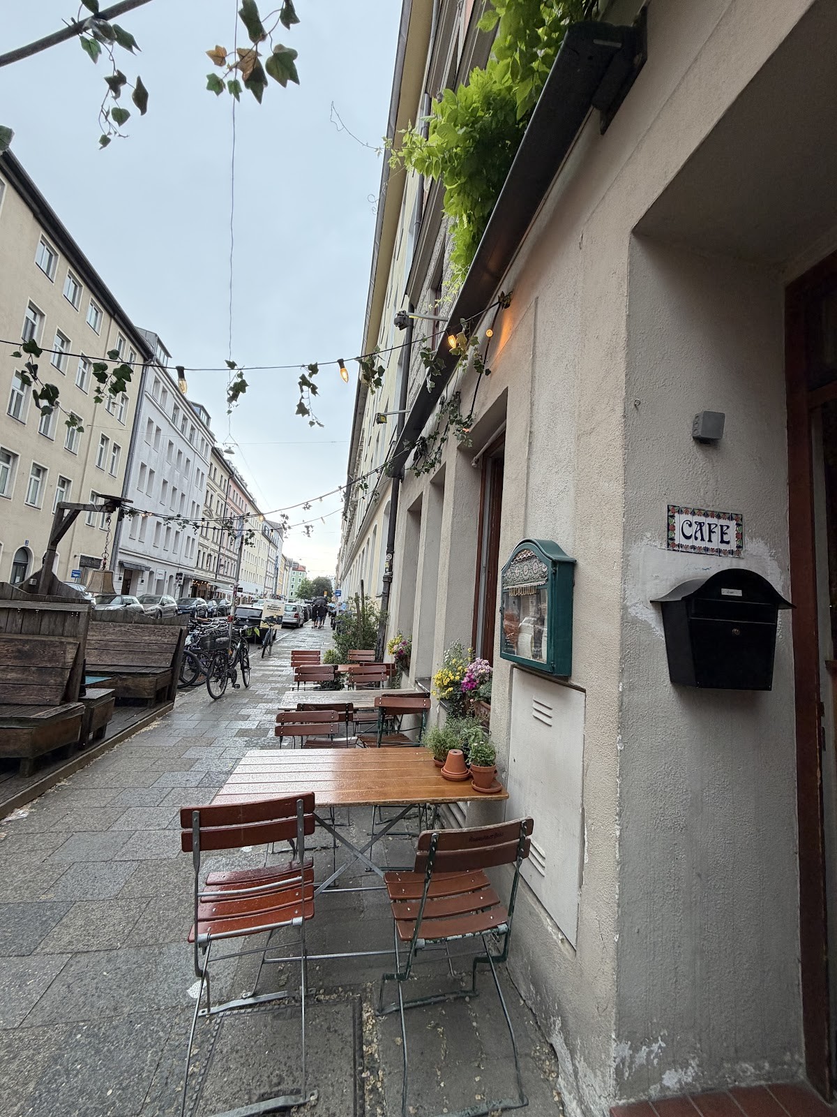 Cafe Lozzi: the place
