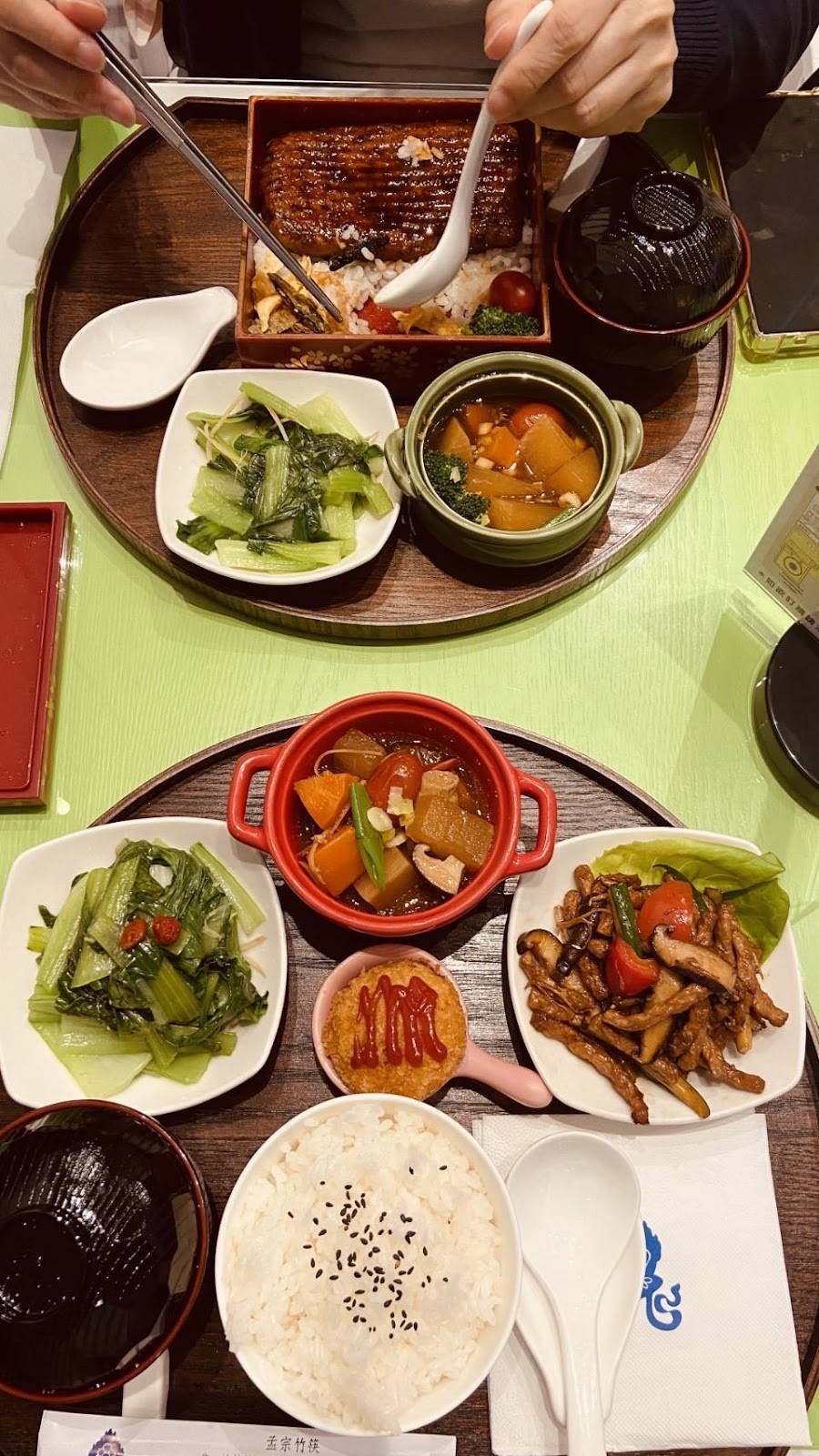 Glorious Jewel Vegetarian Cuisine: food & drinks