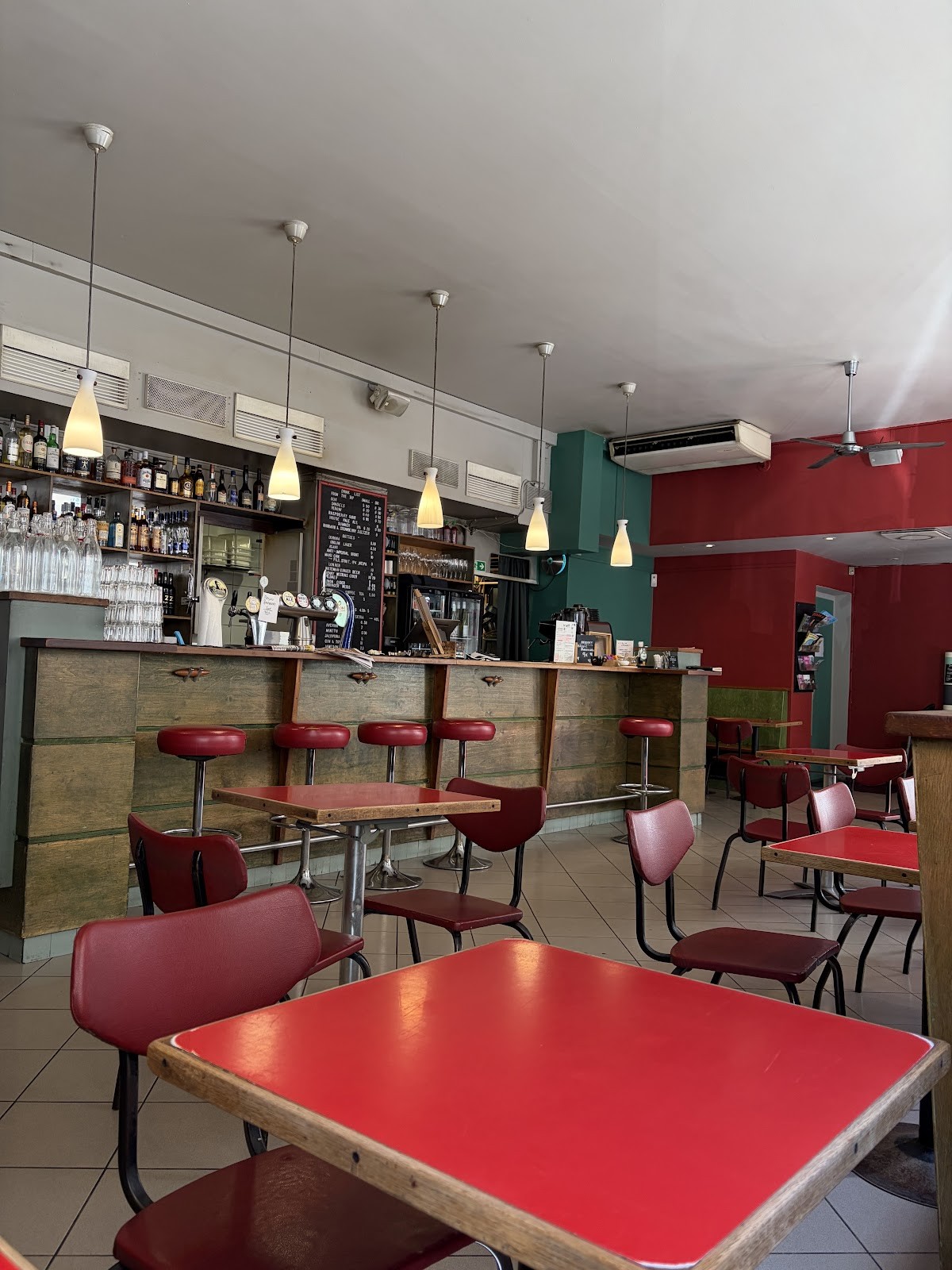 Café Bar No 9: the place