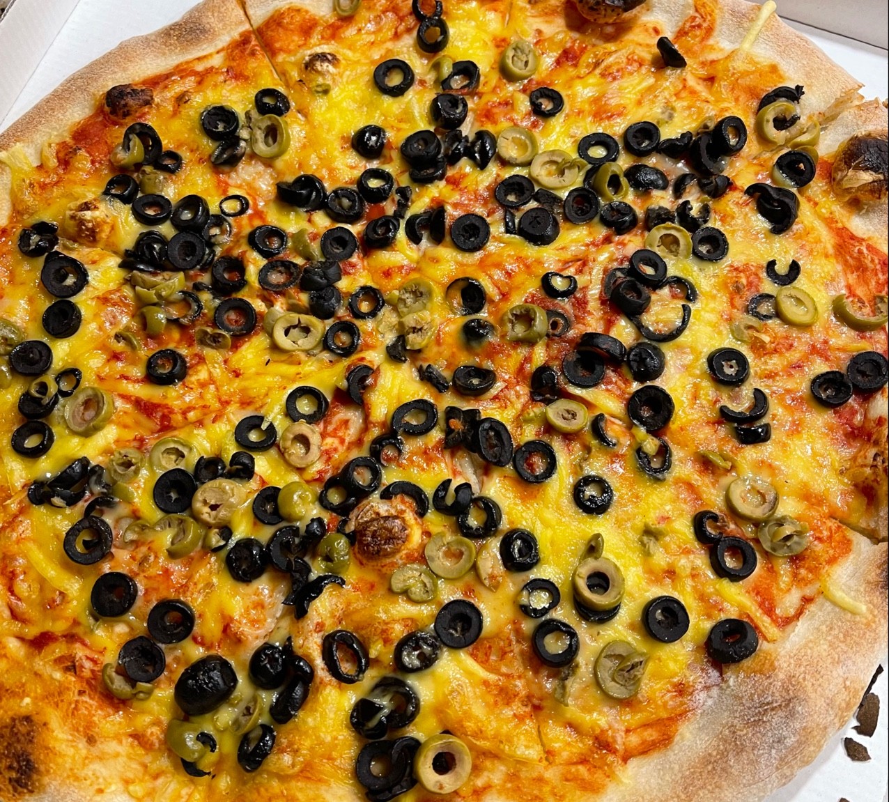 Pizza Speciale: food & drinks