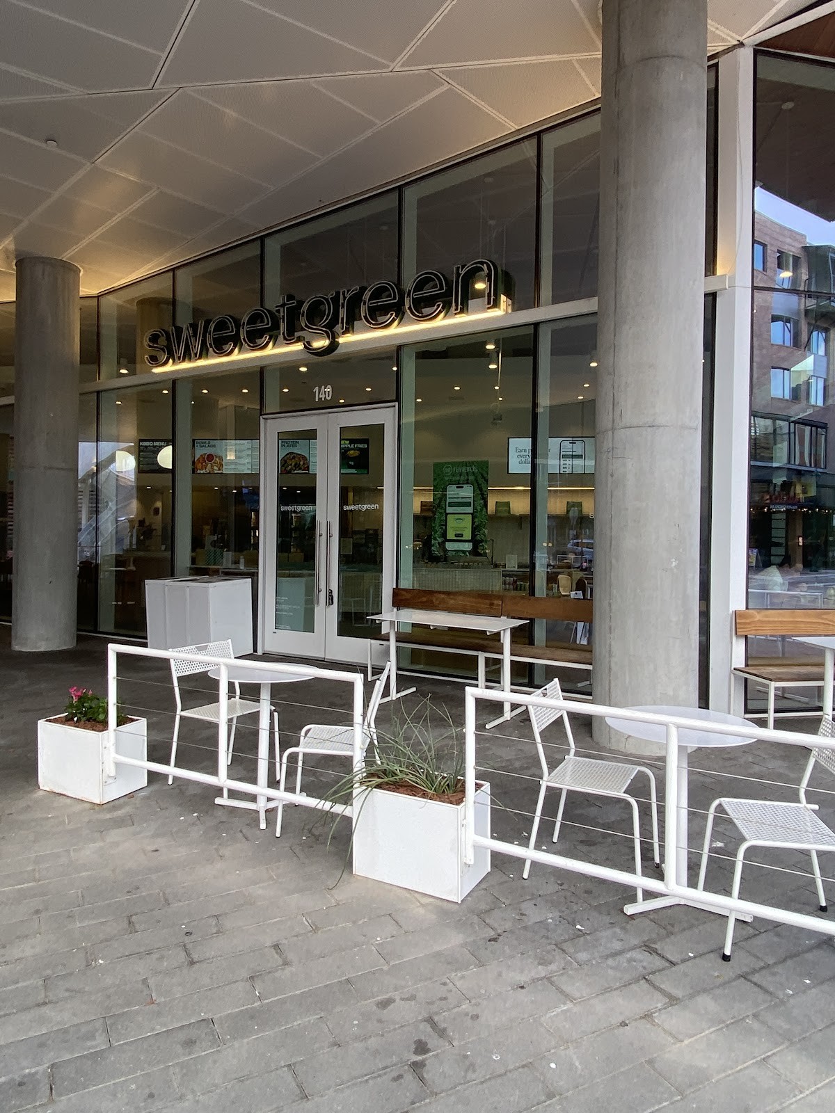 sweetgreen - Healthy Salads, Wraps, and Bowls: the place