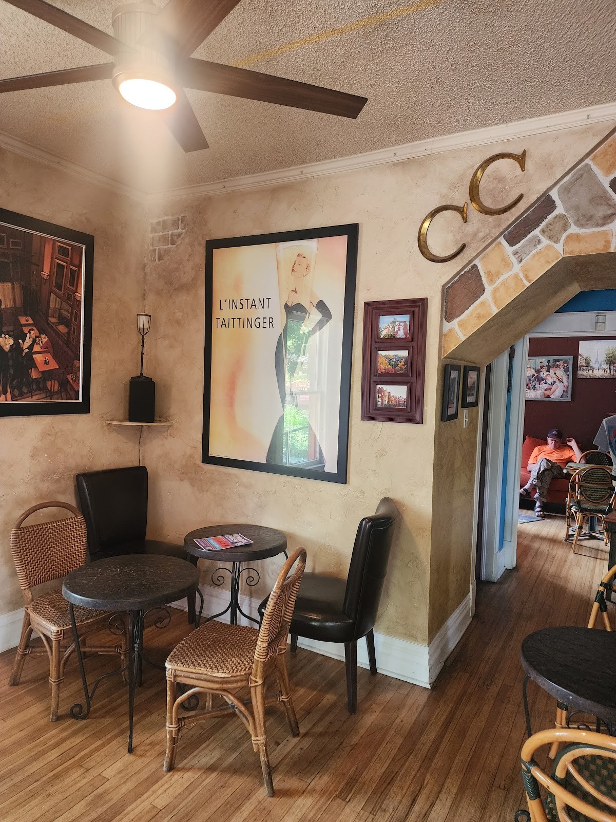 Highlands Cork & Cafe: the place