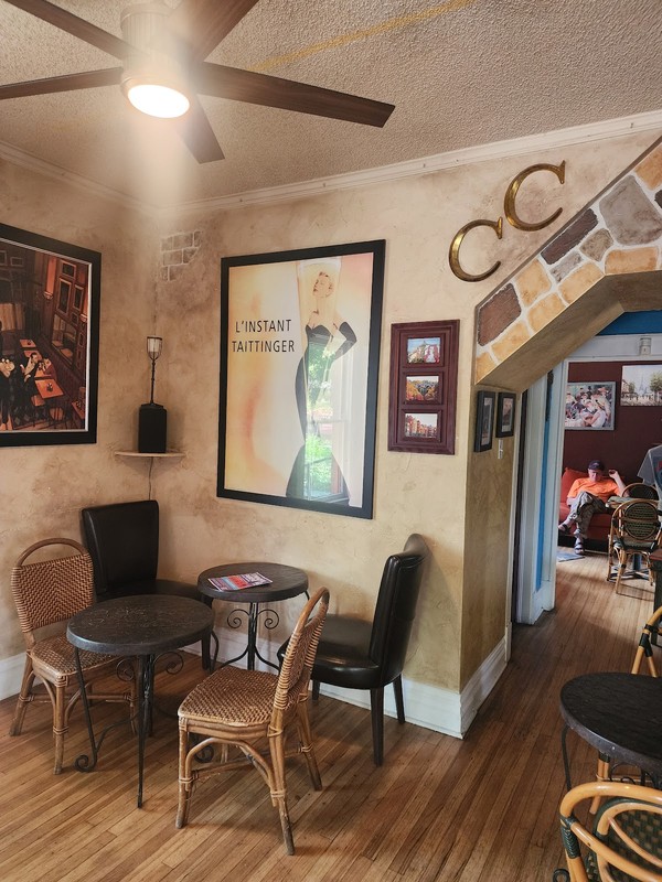 Highlands Cork & Cafe: photo 4