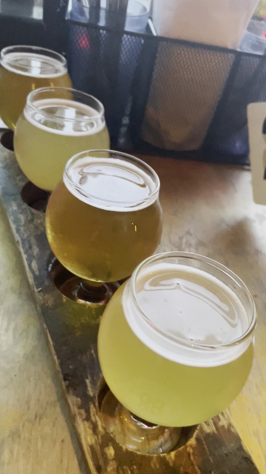 R&B Brewing Co.: food & drinks