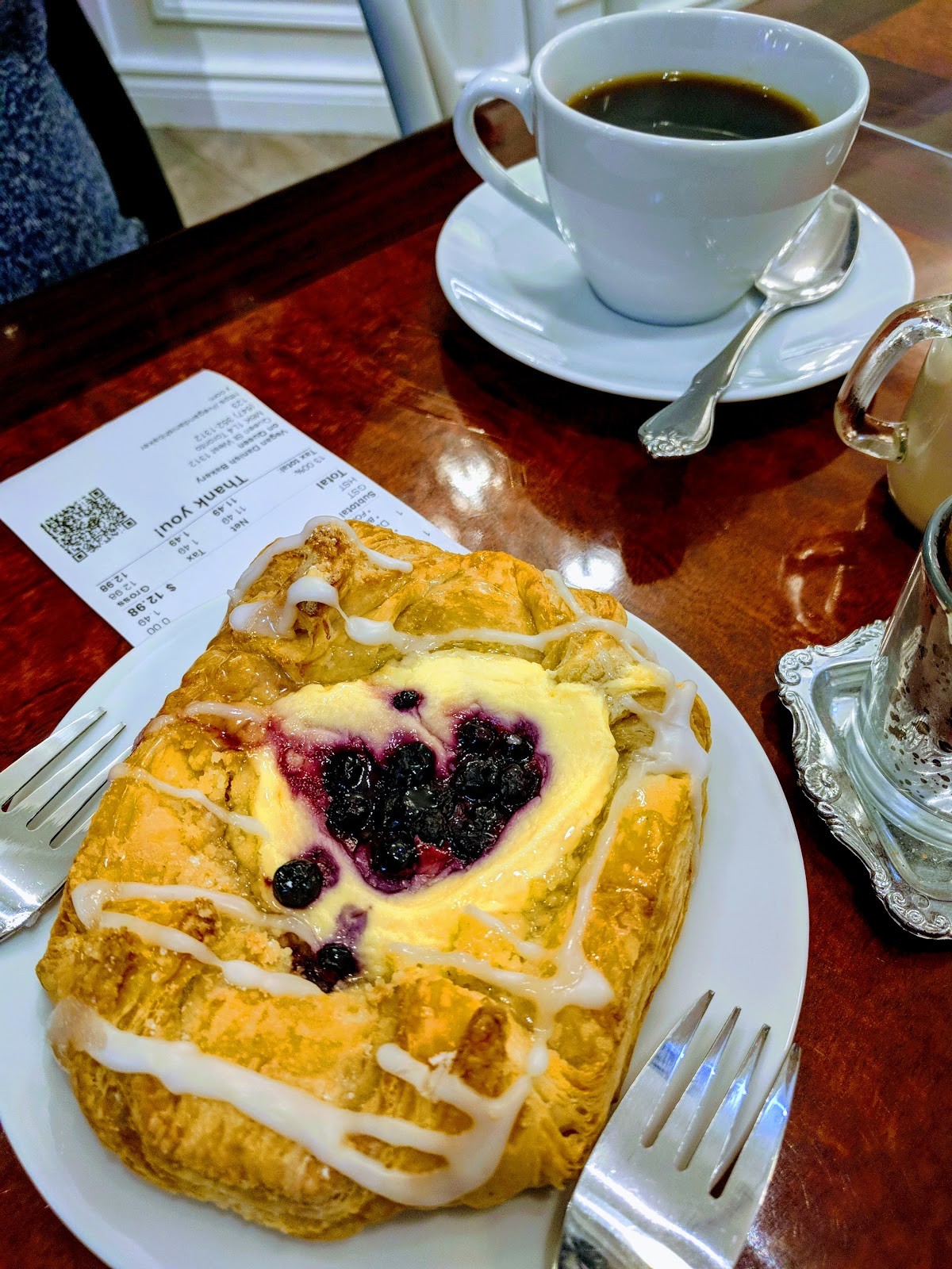 Vegan Danish Bakery on Queen: food & drinks