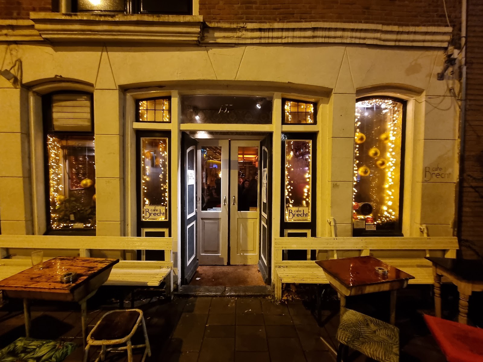 Café Brecht: the place