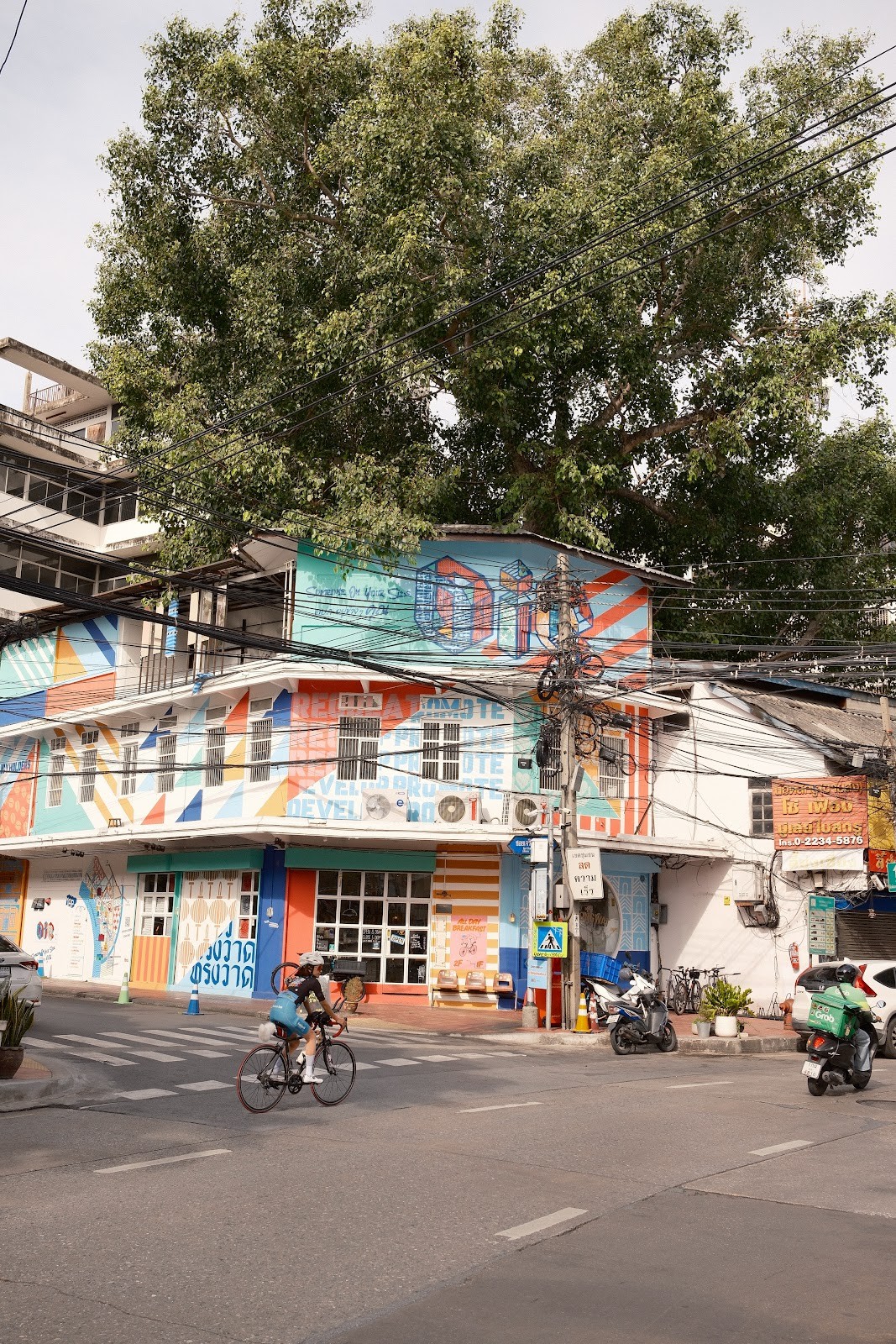 HUGS SONGWAT CAFE: the place