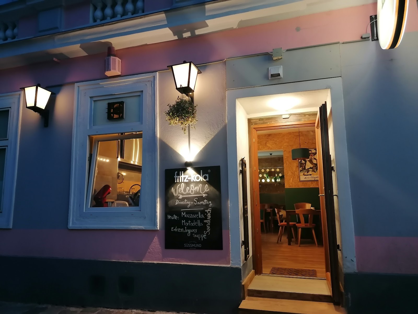 Café IIN: the place