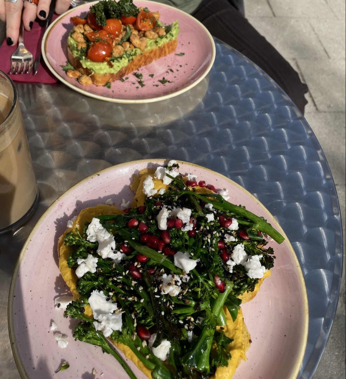 OM NOM NOM CAFÉ: food & drinks