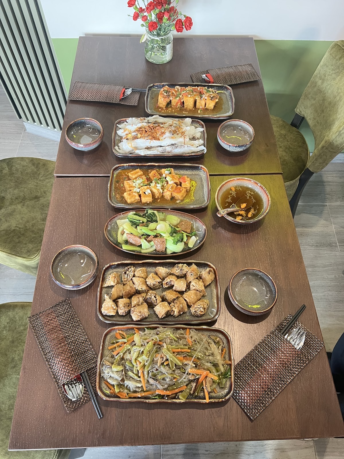 Mong Mo: food & drinks