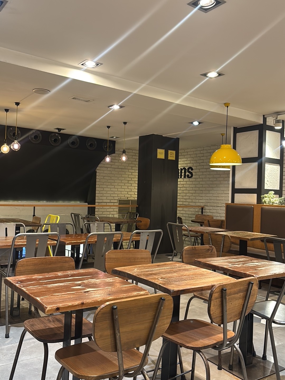 PANS & COMPANY GRANVIA 1: the place
