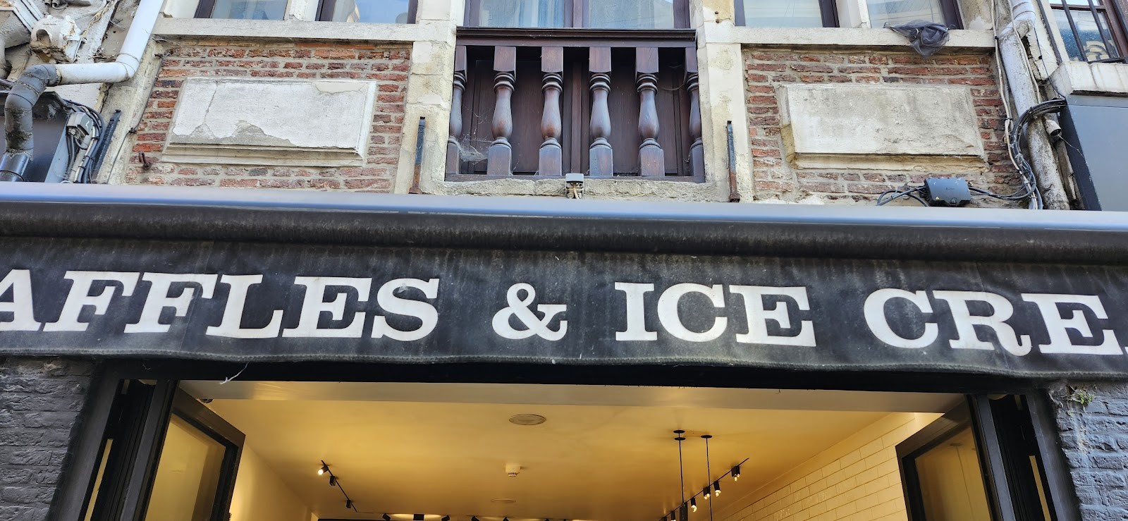 oyya - waffles & ice cream: the place