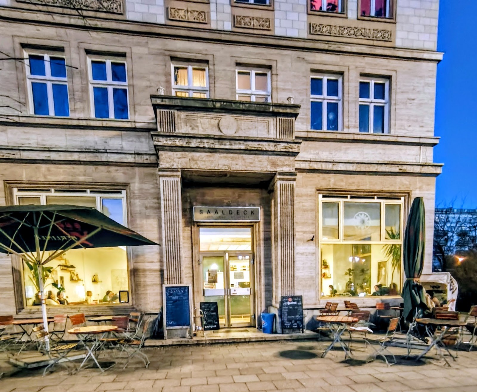 Saaldeck Café & Bar: the place