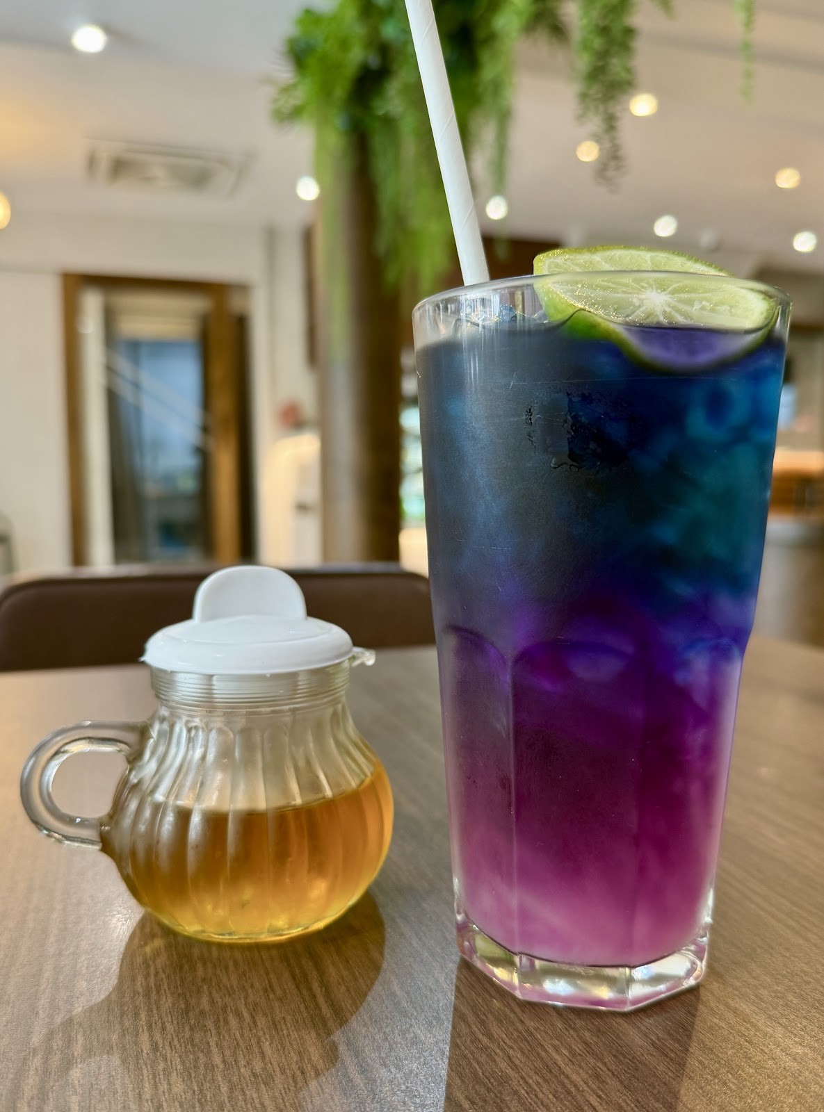 VEGANERIE Ratchathewi: food & drinks