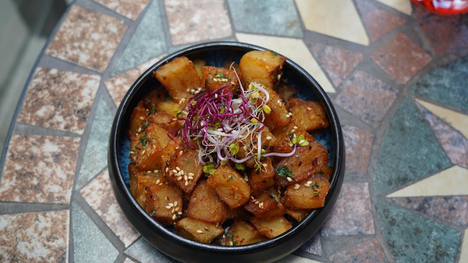 Elie's Restaurant & Bar: food & drinks