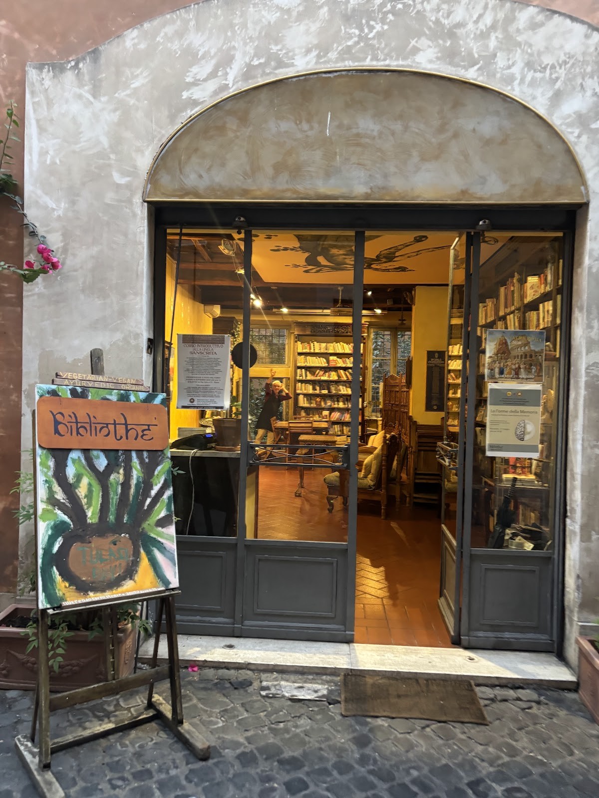 Bibliothè: the place