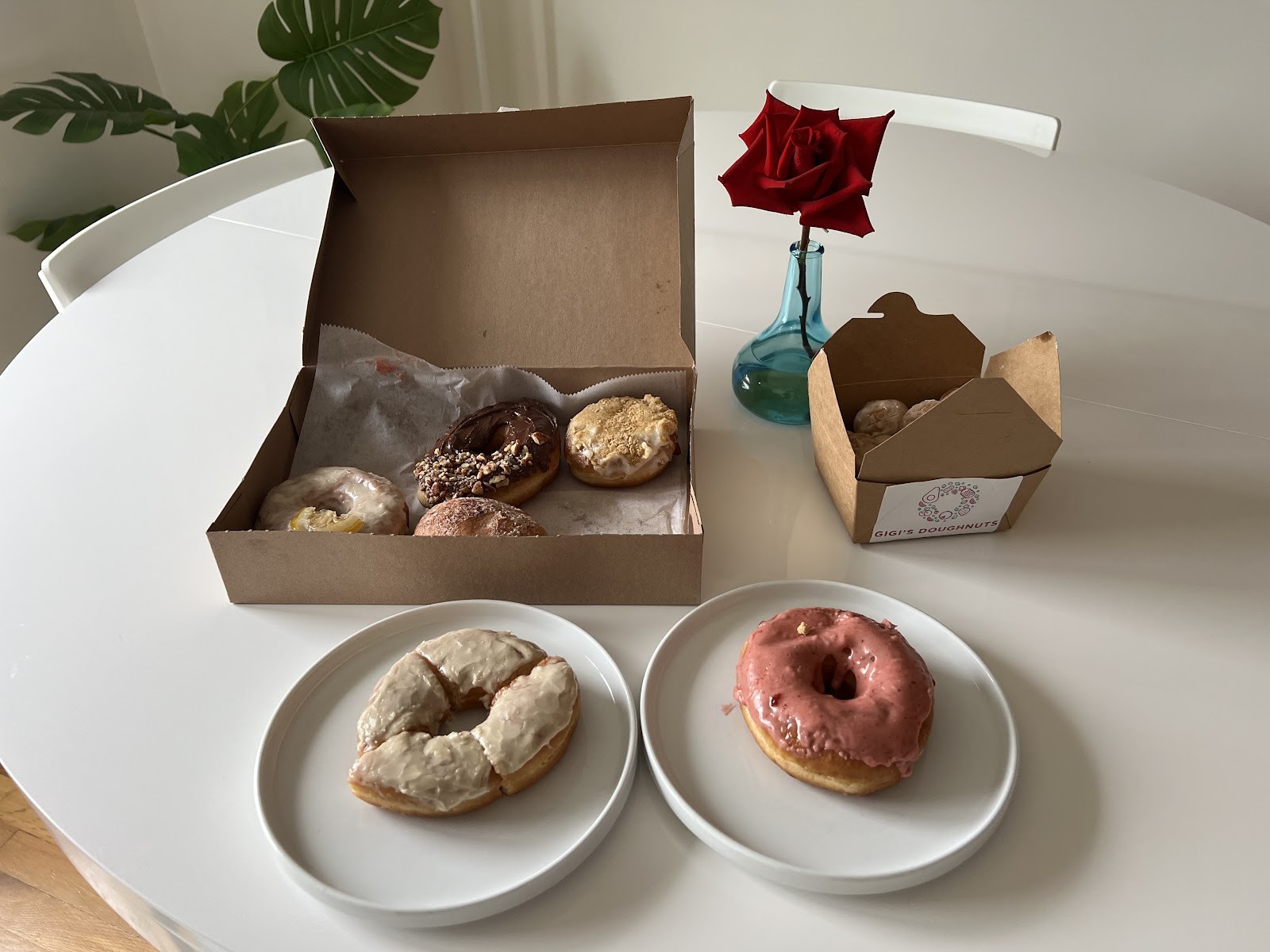 Gigi's Doughnuts: food & drinks