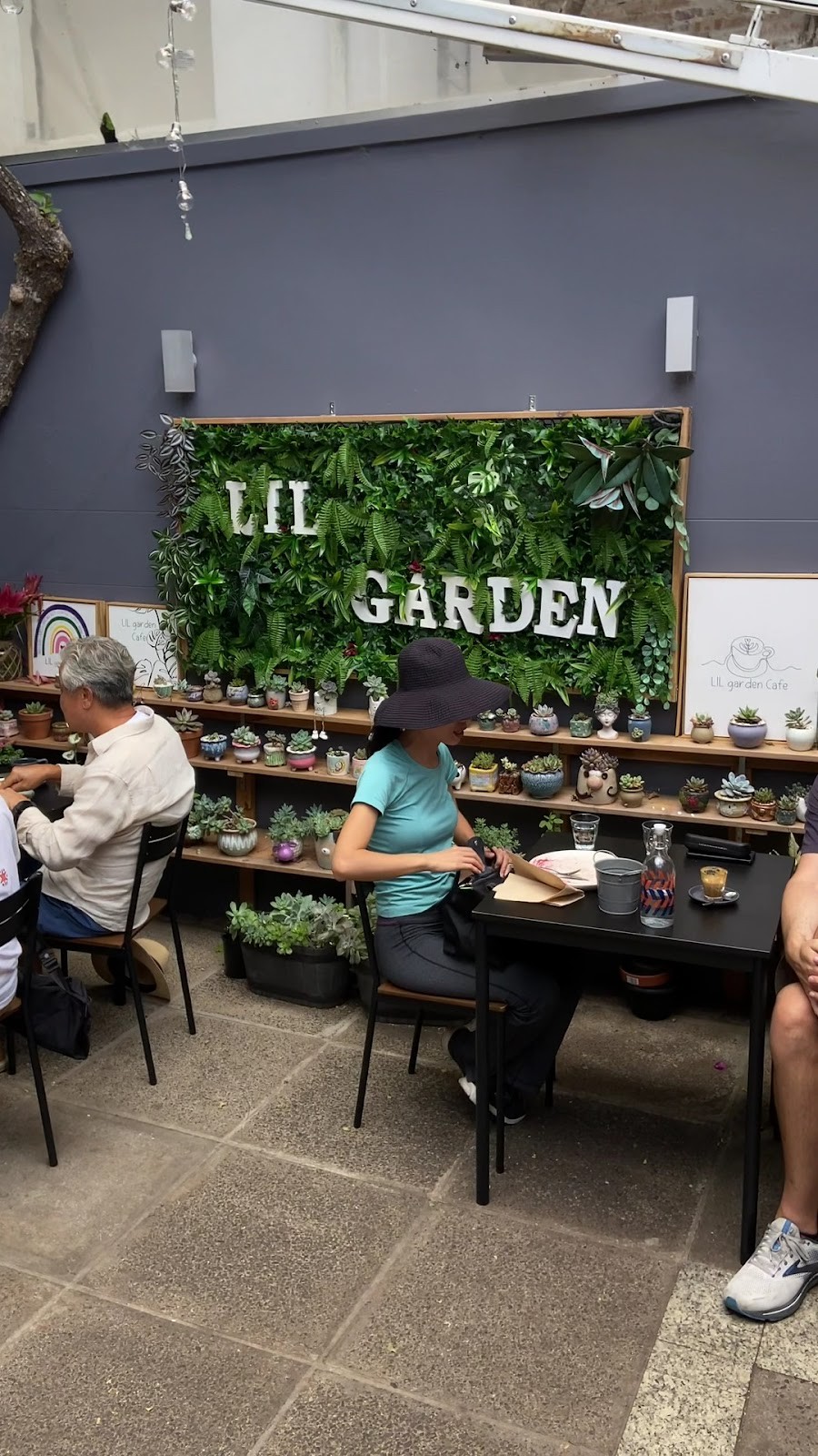 Lil Garden Cafe: the place