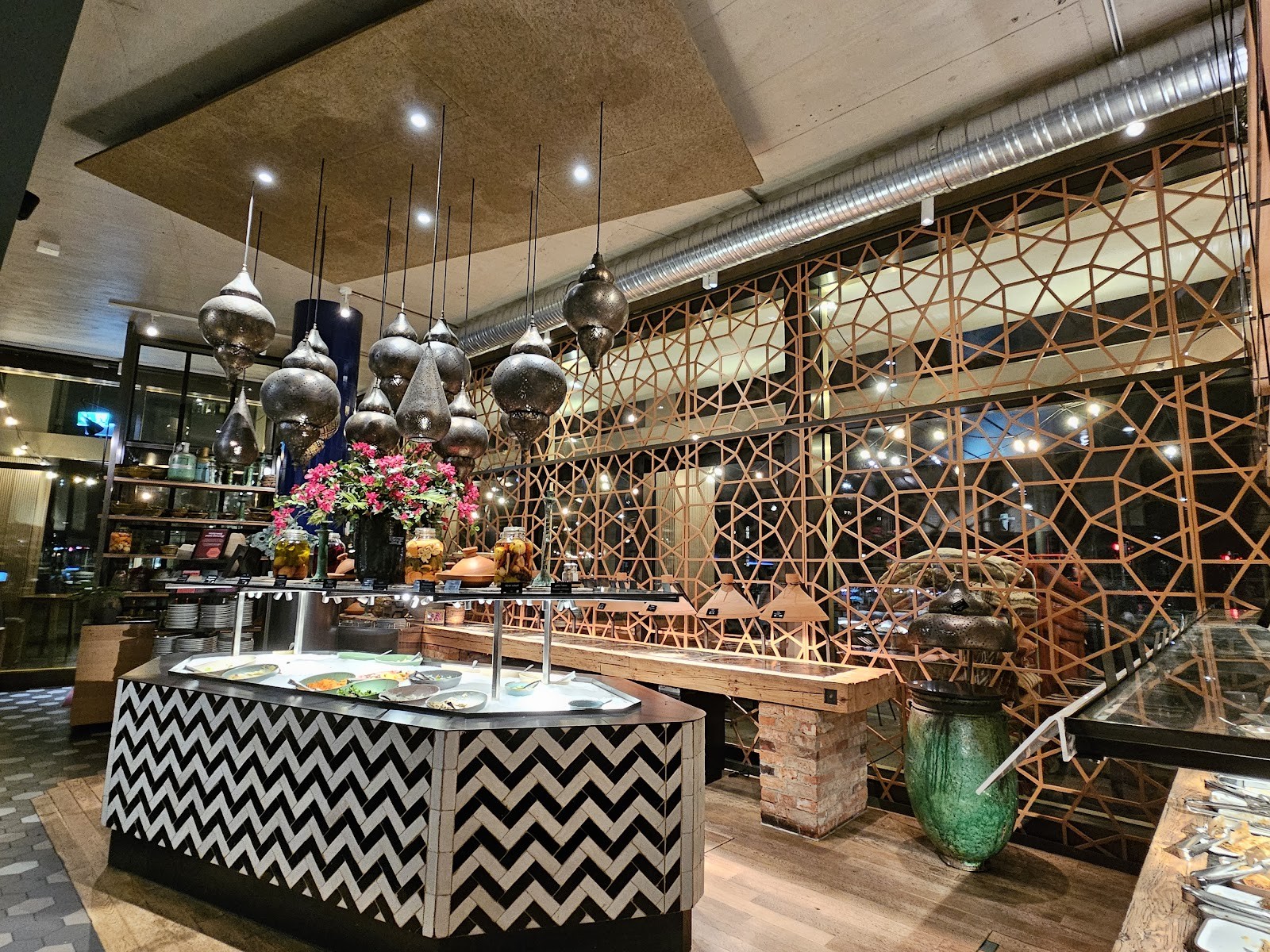 Yalda Europaallee: the place