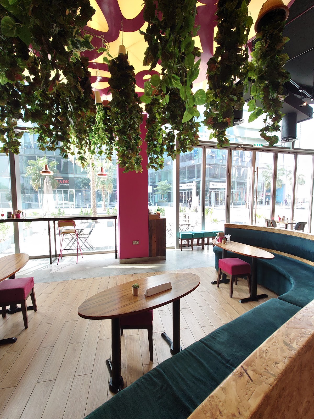 Toss & Co.: the place