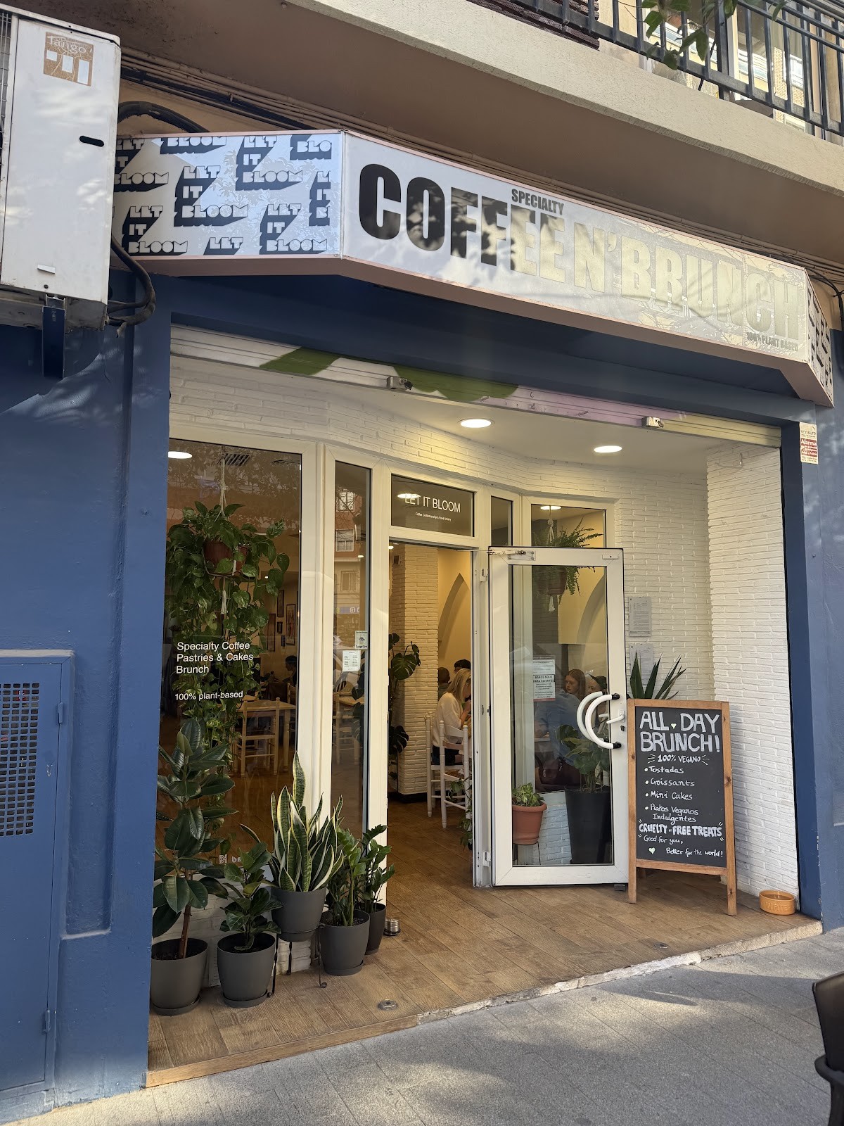 LET IT BLOOM - Specialty Coffee n' Brunch: the place
