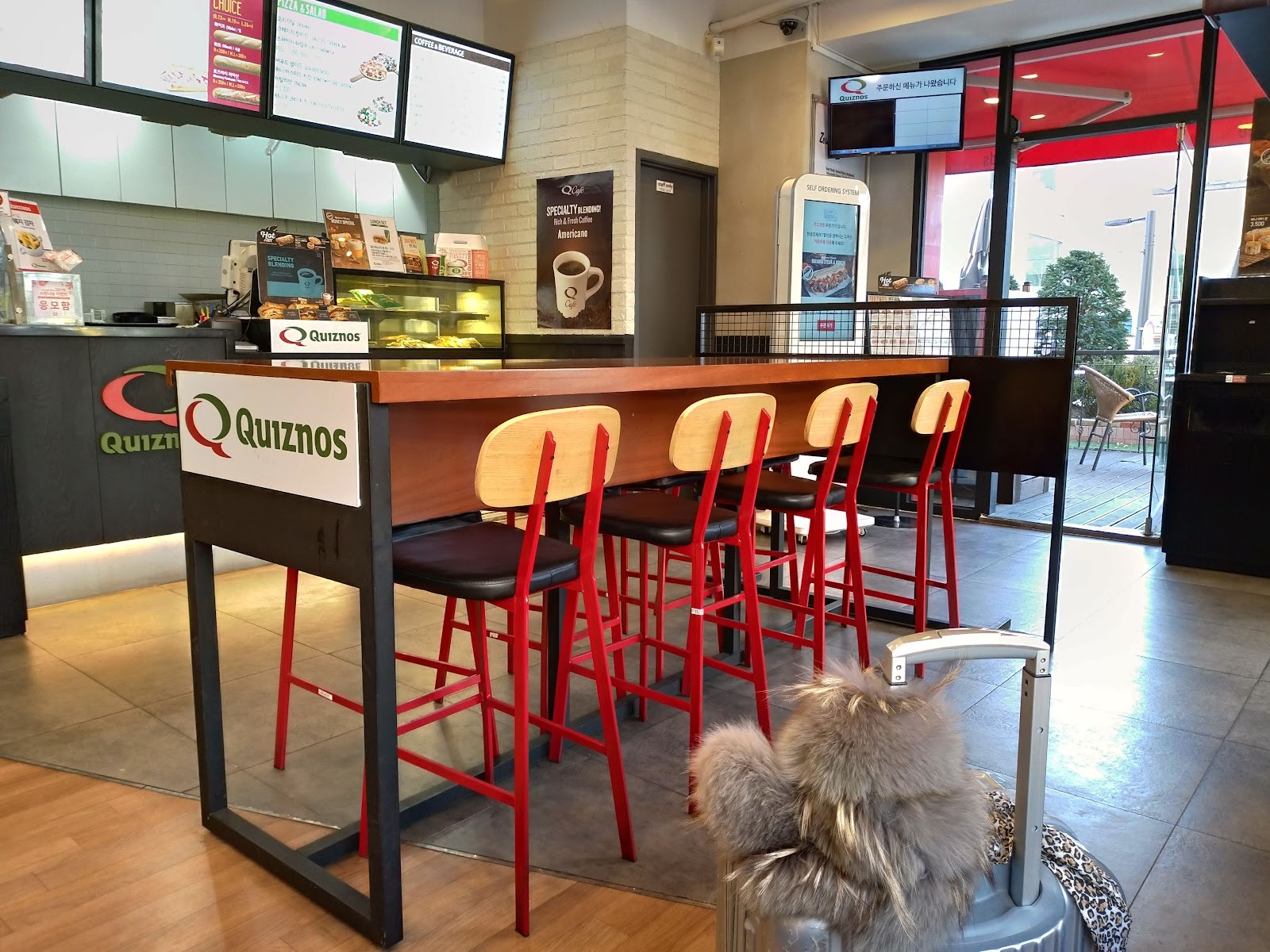 Quiznos Sub, Apgujeong: the place