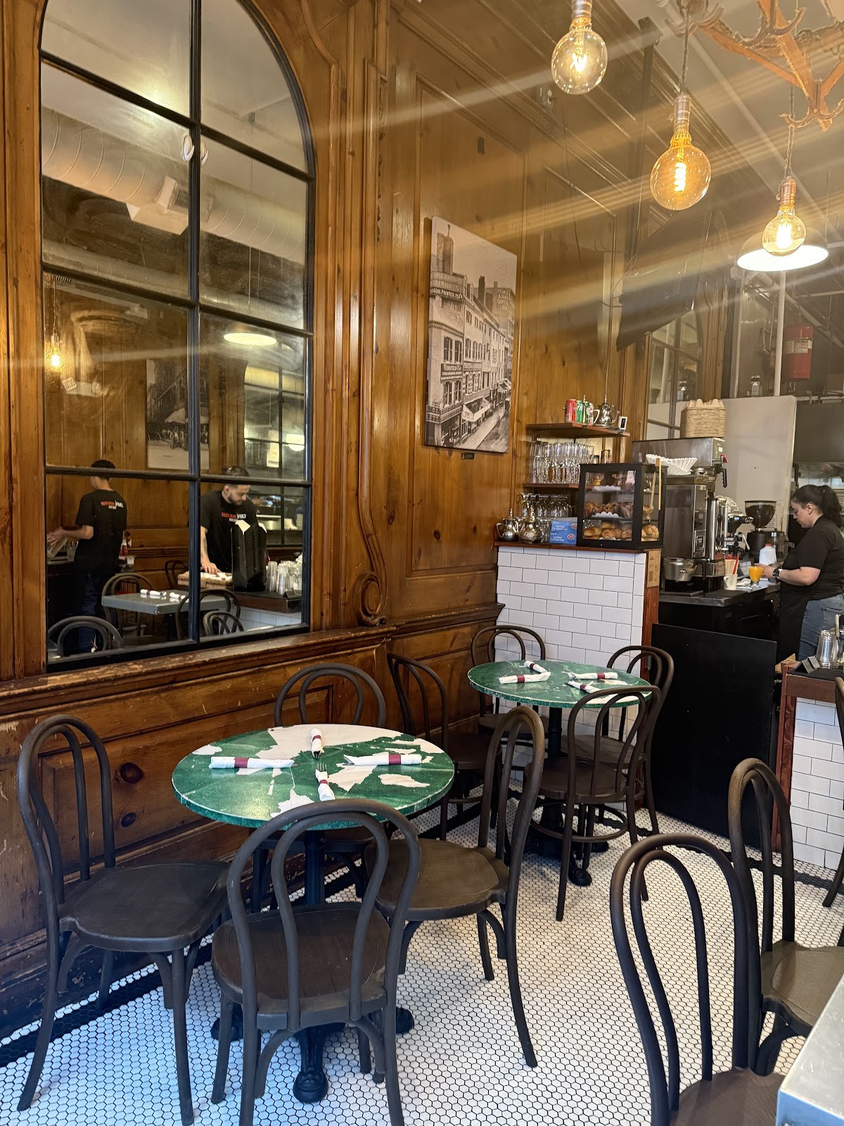 Cafe Bonjour: the place