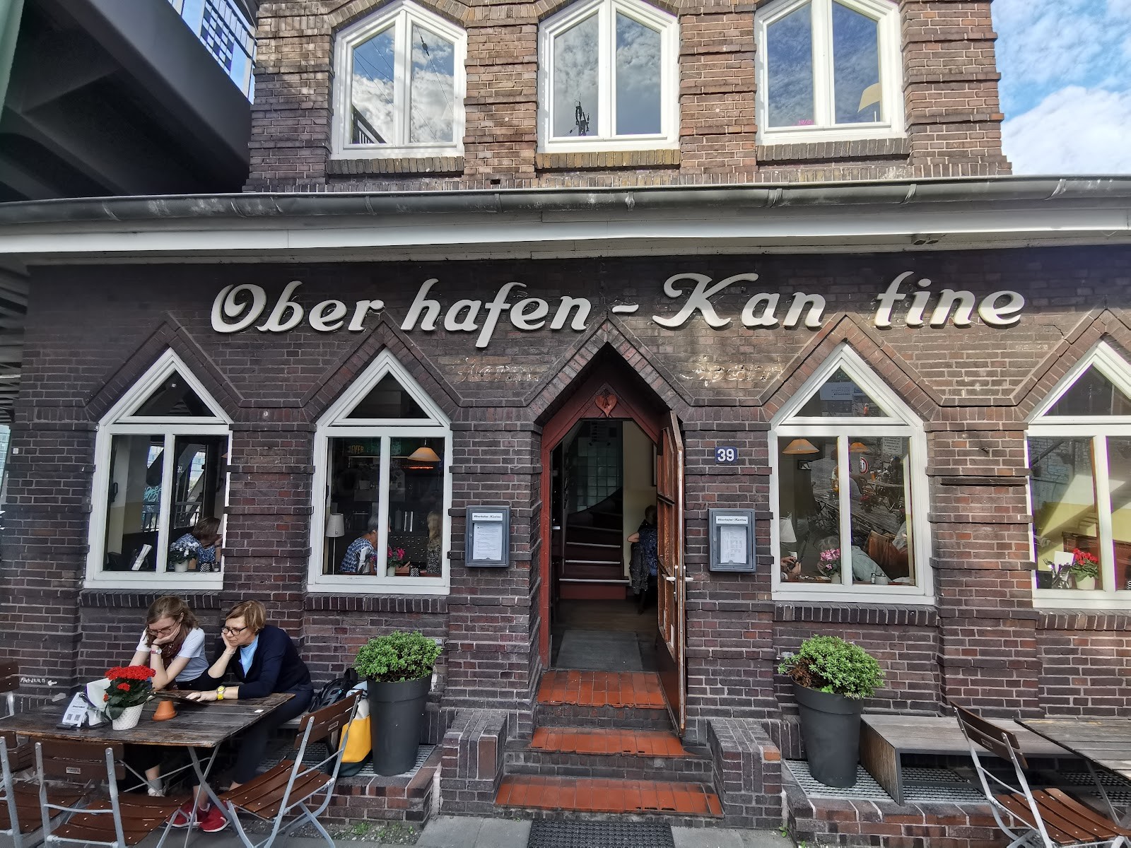 Oberhafen-Kantine: the place