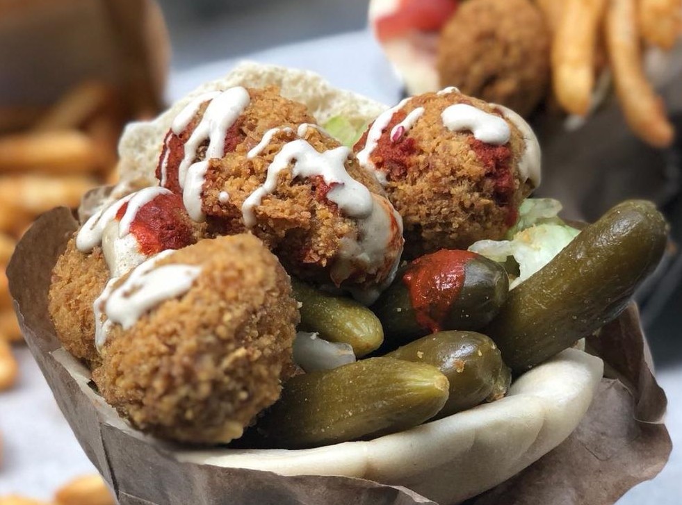 Moshe’s falafel: food & drinks