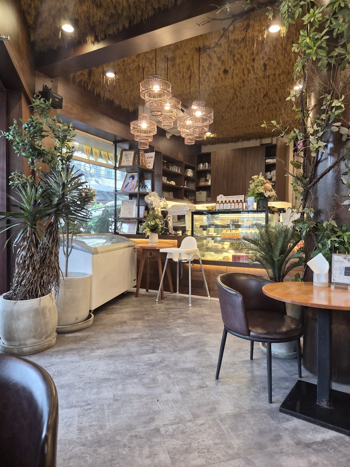 Kem-Kon Charoennakhon (เข้ม-ข้น เจริญนคร) 100% Vegan: the place